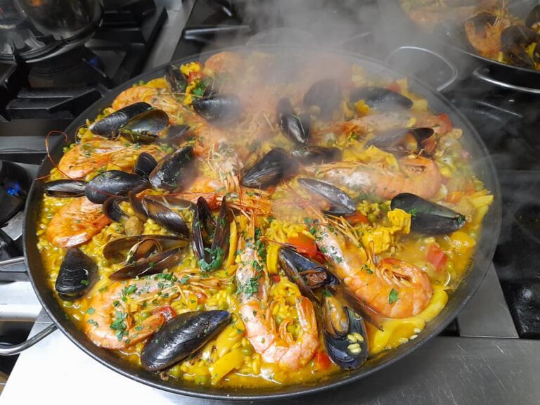 La famosa paella di Antonietta a La Cittadella di Zuccarello: solo su prenotazione